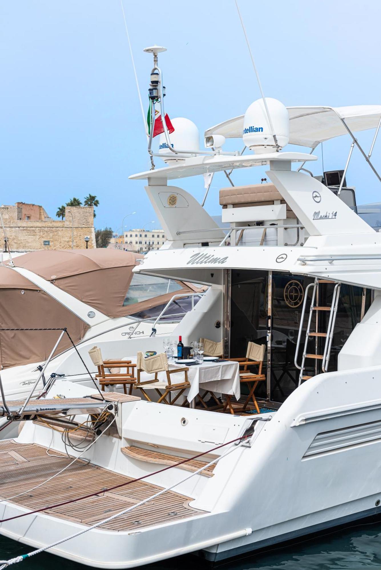 "Ultima" Love Boat باري المظهر الخارجي الصورة